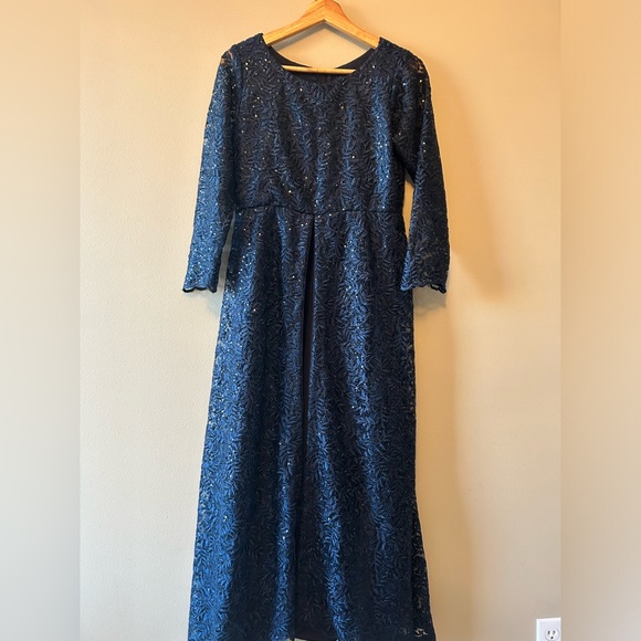 New never worn midnight blue gown - Picture 3 of 3